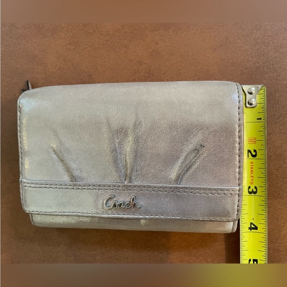Coach sparkly leather wallet. - Picture 11 of 12